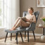 Fauteuil à oreilles et repose-pieds capitonnés-1653288150