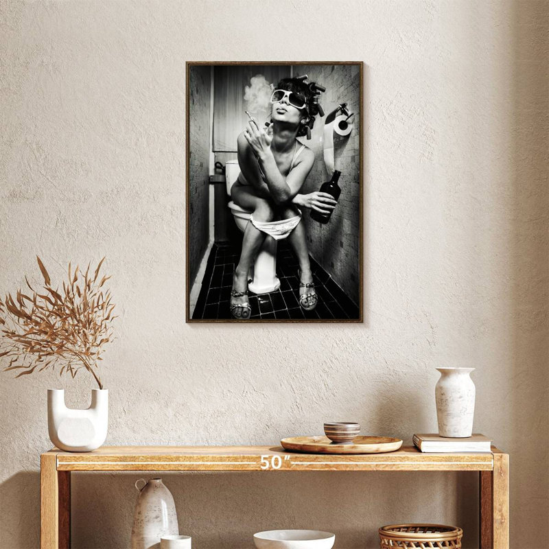Femme dans la toilette, Floating Frame Walnut, 21 po x 31 po