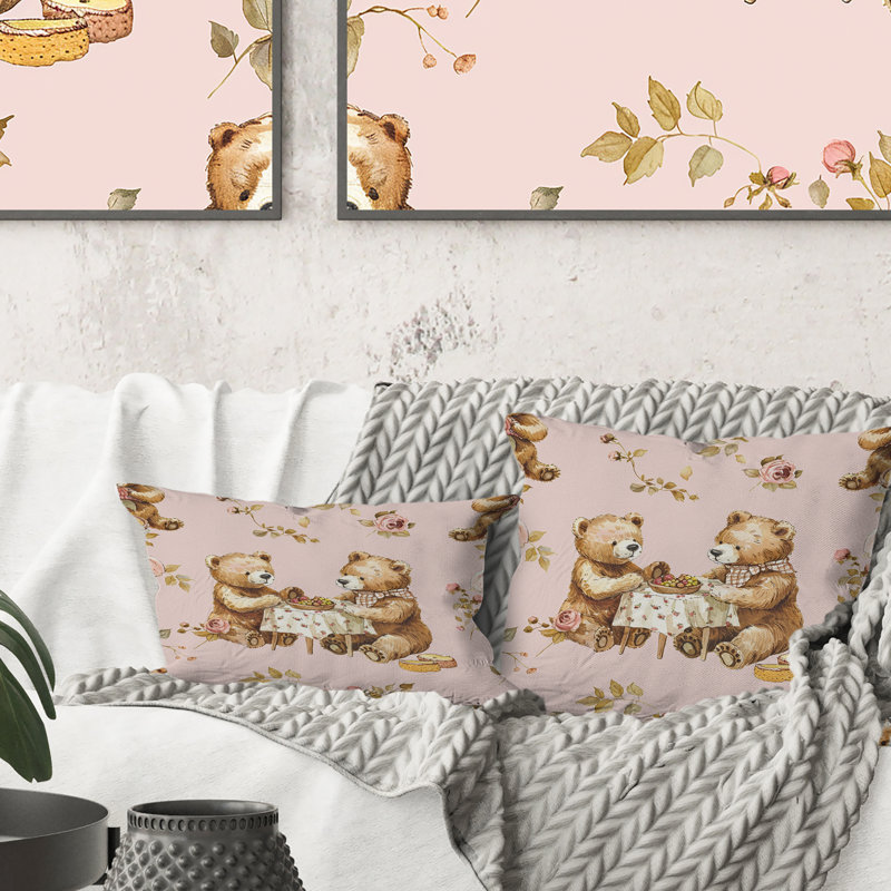 Coussin rose et brun avec ourson en forme de pique-nique - enfants, H 16 po x l 16 po