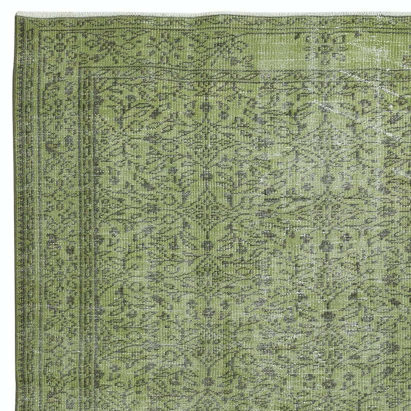 Tapis moderne 5,5 x 9,2 pi en vert tissé et noué à la main en Turquie