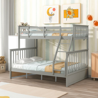 Lit simple superposé au-dessus d'un lit double, lit superposé en bois avec échelle et garde-corps