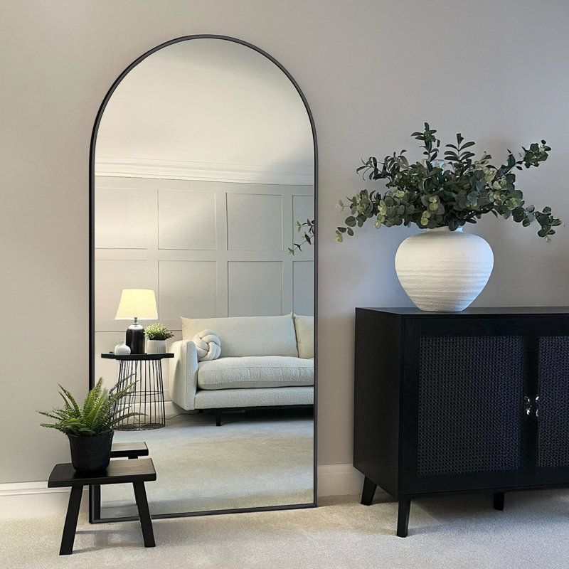 Grand miroir de sol moderne Malesha , H 65 po x l 22 po, Noir
