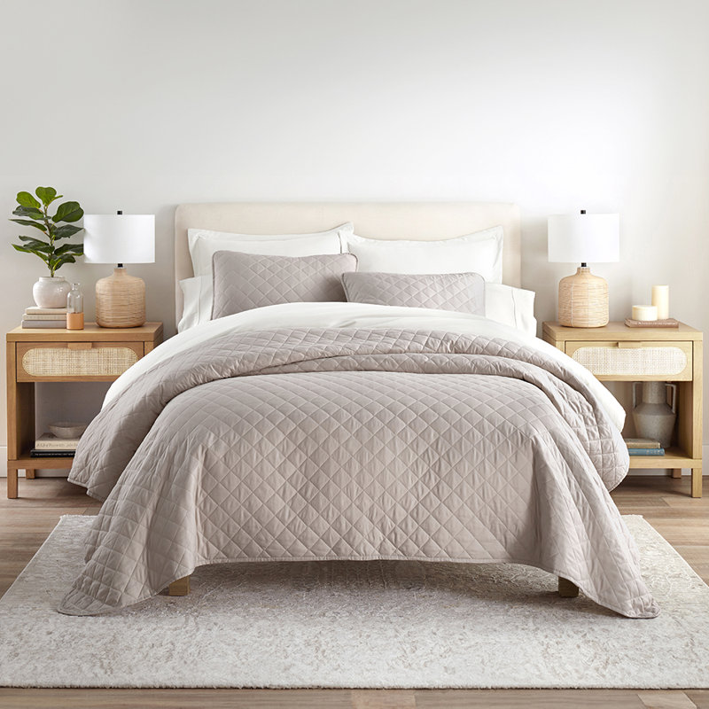 Becky Cameron Diamond Stich Quilt Set, King/Cal-King Quilt + 2 King Shams, Latte