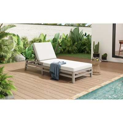 Chaise longue d'extérieur réglable à 5 positions avec structure en bois massif et coussins épais, résistante aux intempéries pour la détente sur le patio et le jardin