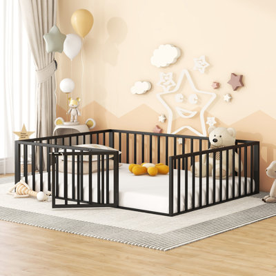Structure de lit au sol avec clôture et petite porte, lit de jeu pour enfants à rangée ouverte sans lattes de lit, lit plateforme robuste à profil bas pour salle de jeux de chambre à coucher - noir
