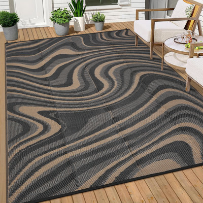 Tapis d'extérieur réversible 9 pi x 18 pi, fabrication en paille de plastique imperméable, résistant aux rayons UV avec sac de transport portable, conception abstraite moderne pour le camping de patio, de terrasse ou de camping-car