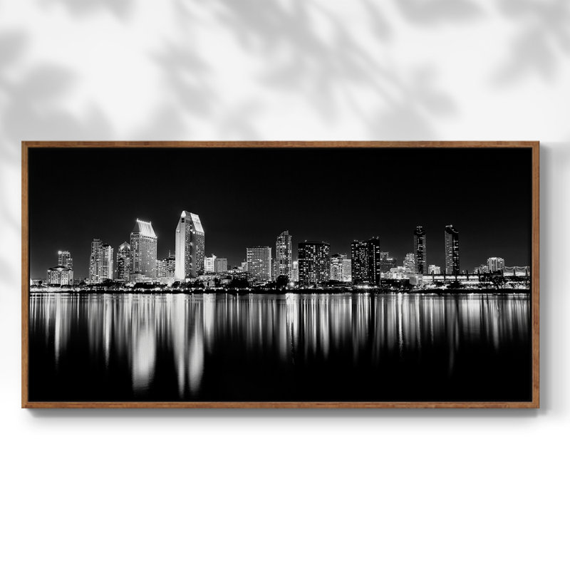 San Diego Lights- Toile tendue avec châssis tendue, prête à être accrochée, H 25 po x l 49 po, Noyer