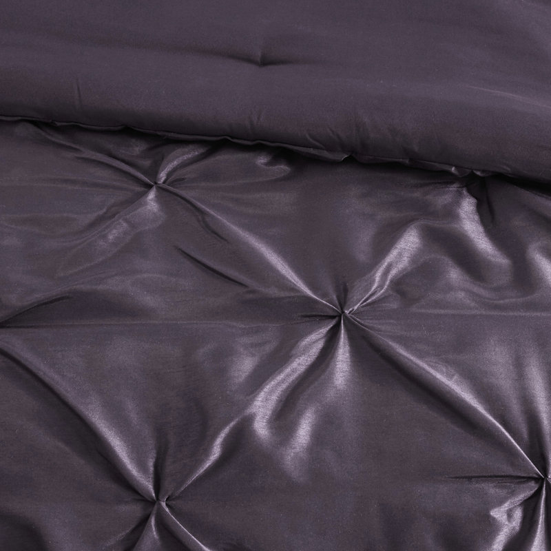Édredon très grand prune - 7 pièces avec un magnifique édredon rembourré, des taies décoratives, des oreillers, une jupe de lit