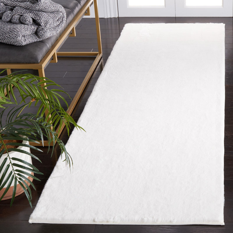 Tapis uni blanc cassé fabriqué à la machine, Tapis de couloir 2 pi 6 po x 8 pi