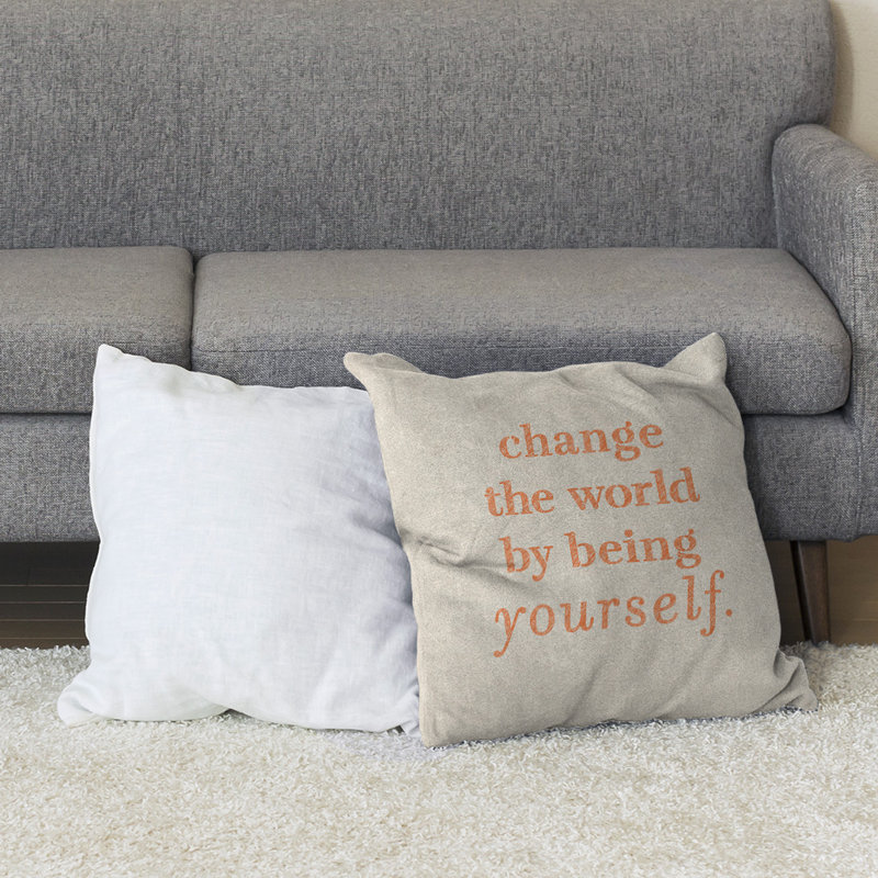 Coussin de plancher change the World, 40 po x 40 po, Blanc / Orange