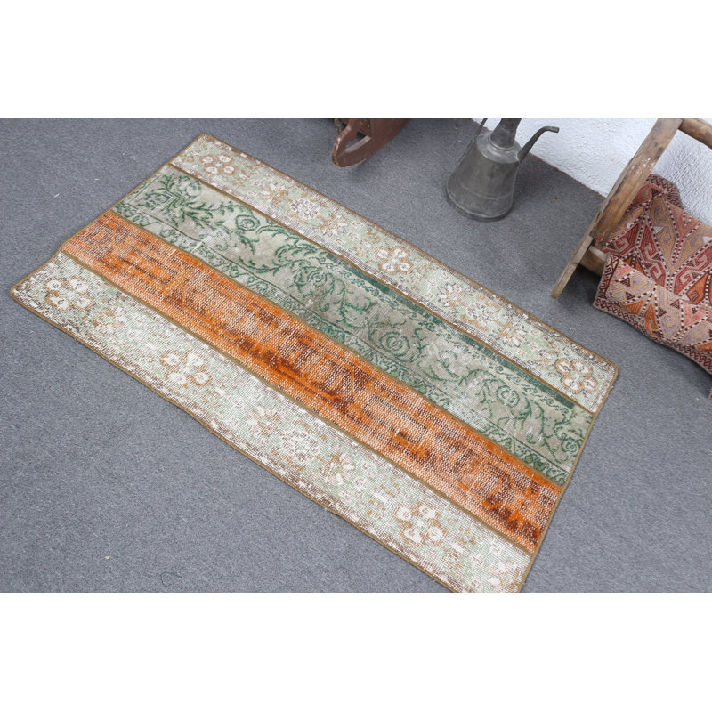 Petit tapis oriental vert pour la chambre à coucher: design rétro anatolien turc dans un style patchwork luxueux