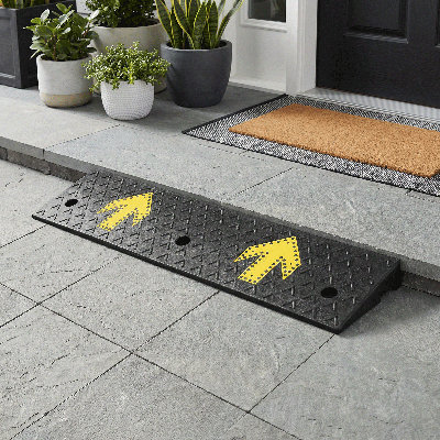Rubber Arrow Curb Ramp  Rise Heavy-Duty Threshold Driveway Ramp For Cars And Wheelchairs