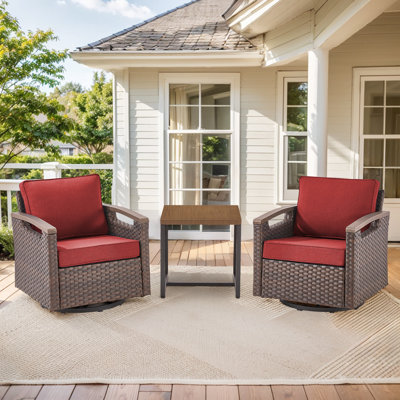 Chaises berçantes pivotantes d'extérieur avec table d'appoint Arundel - Ensemble de conversation pour patio en osier 3 pièces