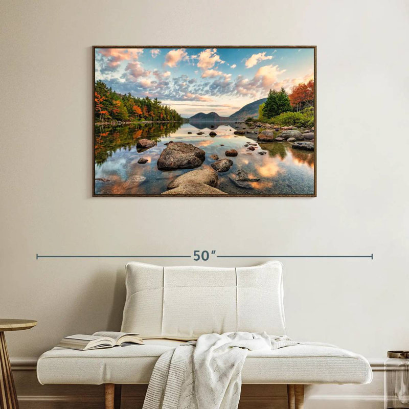 Lever de soleil dans l'étang jordanien en Acadie, Cadre flottant en noyer, 40 po x 27 po