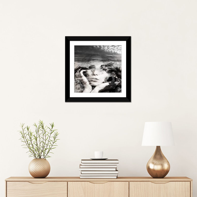 «Girl Sea I», impression sur toile, H 16 po x l 16 po x P 1 po, Papier d'art encadré noir, Blanc