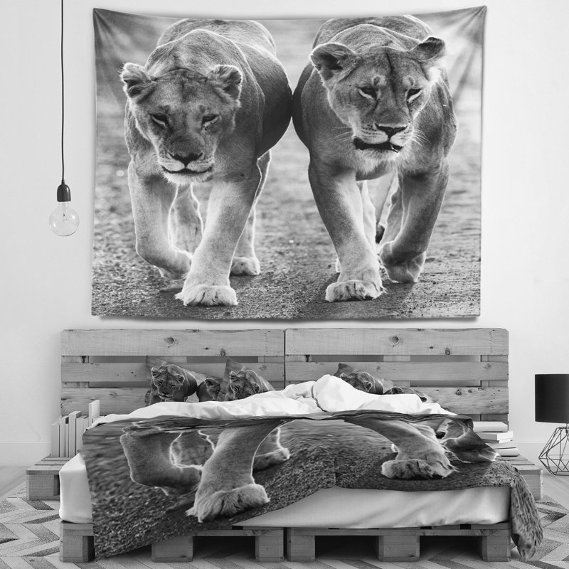 Lions animaux en tapisserie noire et blanche, H 32 po x l 39 po