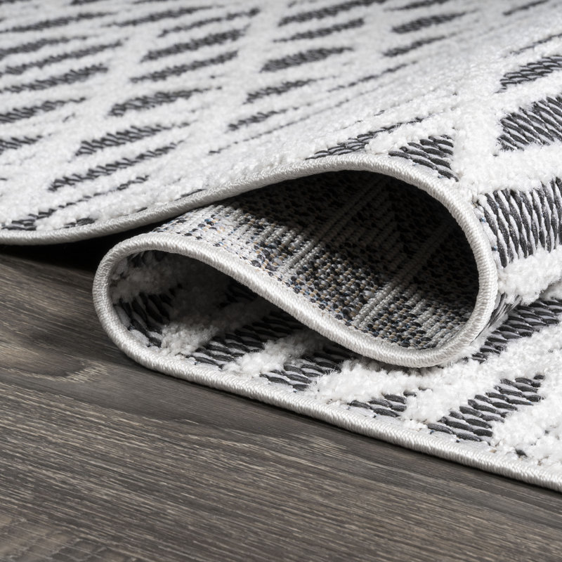 Diaundra High-Low Pile Moroccan Diamond Modern Black/Ivory Indoor/Outdoor Rug, Rectangle 4' x 6'