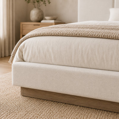 Grand lit plateforme Caelveron avec tête de lit tapissier de 112,4 po de largeur, rembourrage en mousse épaisse de 3,94 po, toile ivoire et gris clair, base en bois de chêne brun clair, structure en métal