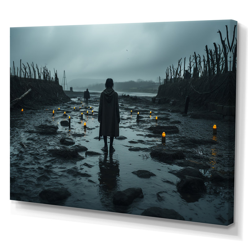 Femme solitude sur une plage rocheuse V - Art mural, Toile tendue, H 24 po x l 32 po x P 1 po