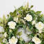 Couronne de fleurs artificielle de 24 po en forme de grappe de fleurs de printemps et d'été avec baies et pivoines pour porte d'entrée
