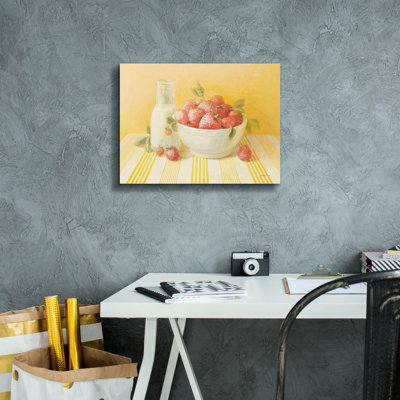  «Strawberries And Cream» par Danhui Nai, art mural sur toile, 54 po x 40 po