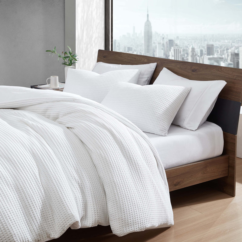 Ensemble de couette réversible à motif gaufré uni Kenneth Cole, Édredon pour très grand lit + 2 très grandes ta, Blanc