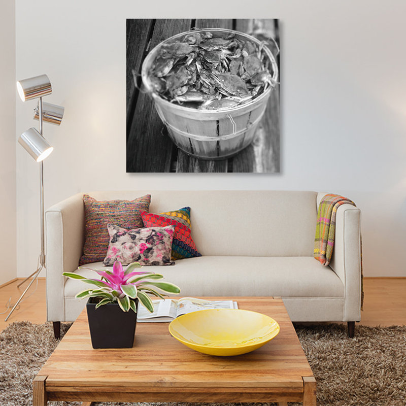 Vue à angle élevé de crabes dans un panier par Panoramic Images - Impression sur toile tendue sur châssis, Toile tendue
