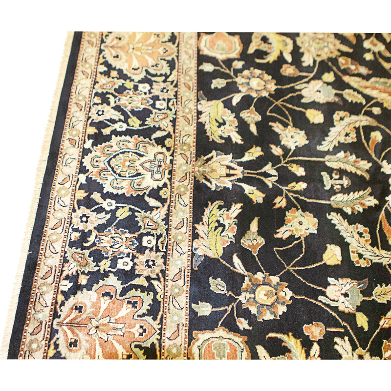 Tapis noir noué à la main de haute qualité