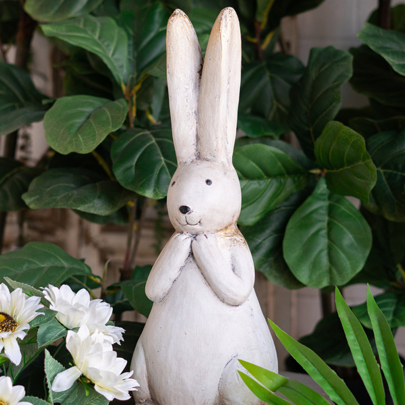 Lapin en magnésium texturé blanc avec détails dorés subtils, H 20 po x l 7,5 po x P 7 po