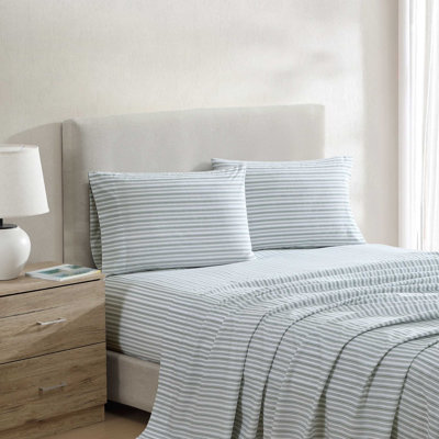 Martha Stewart Bedford Scallop Bath Rug