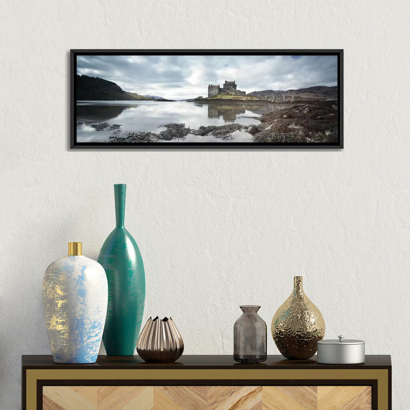 «Eilean Donan Castle, Scottish Highlands» par Matteo Colombo, impression sur toile, H 12 po x l 36 po x P 1,5 po