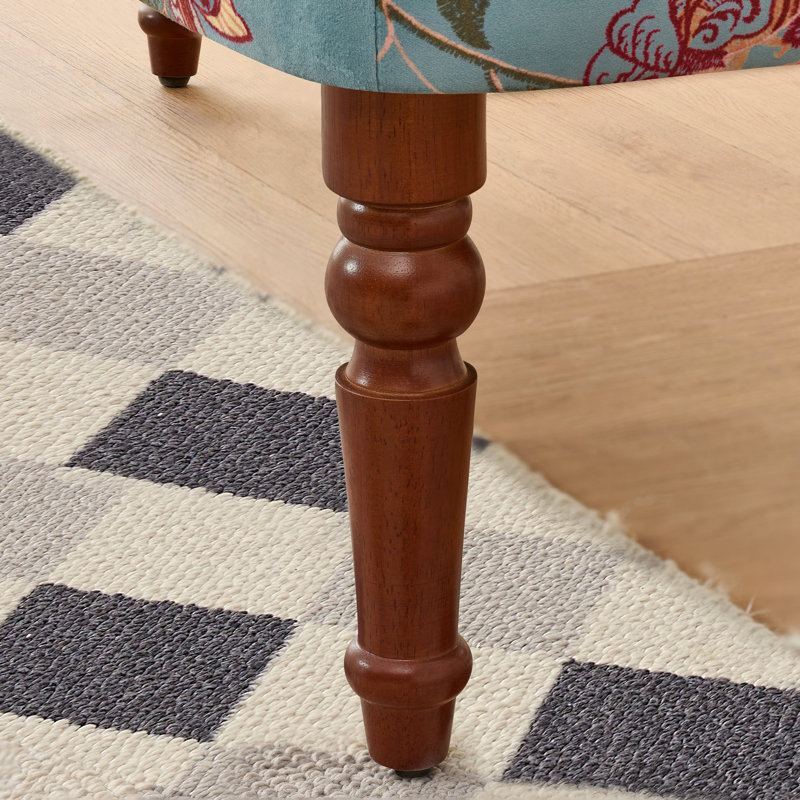 Chaise simple avec motif floral complexe et pieds en bois massif, idéale pour les intérieurs aux tons neutres, rose, mauve