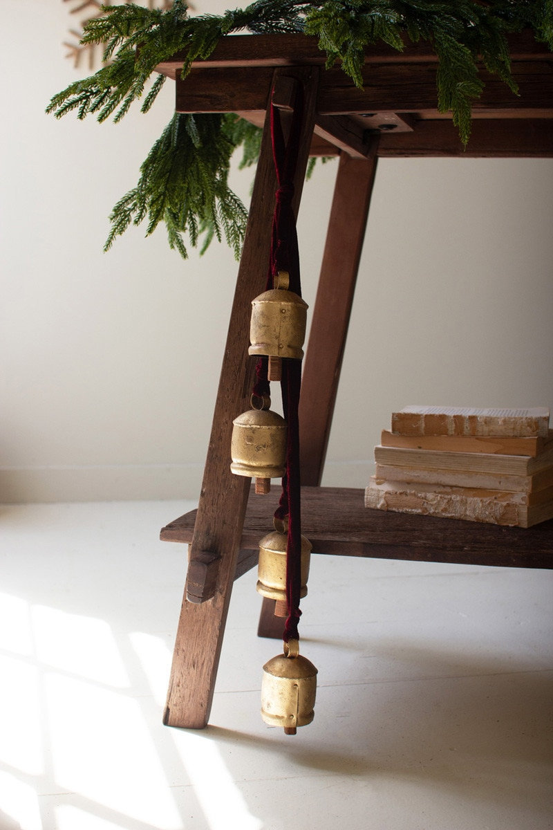 JINGLE BELL CLUSTER - MAROON RIBBON