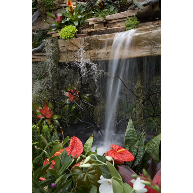 Cascade et jardin par MeltonMédias, H 36 po x l 24 po