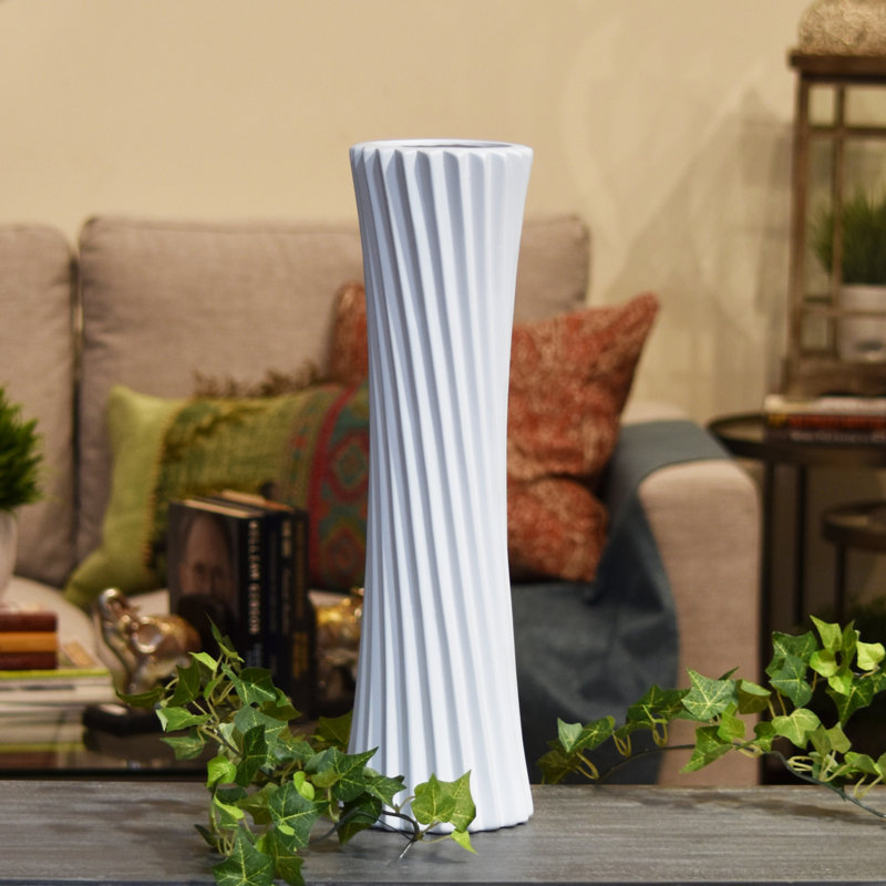 Vase rond en céramique Guillen, H 18 po x l 5 po x P 5 po