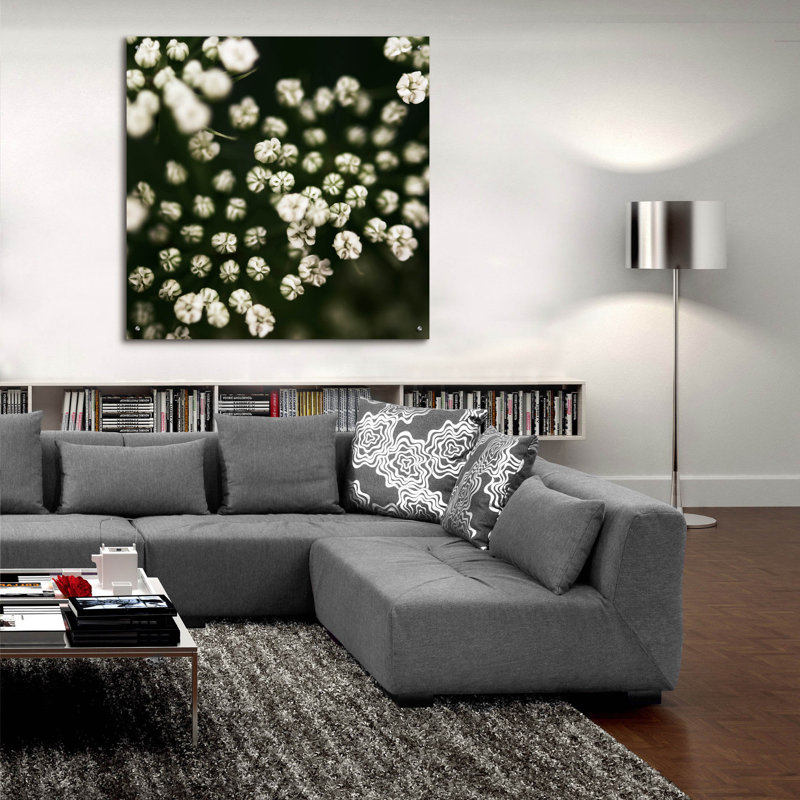 «Little White Flowers» par Tom Quartermaine, H 36 po x l 36 po x P 0,2 po