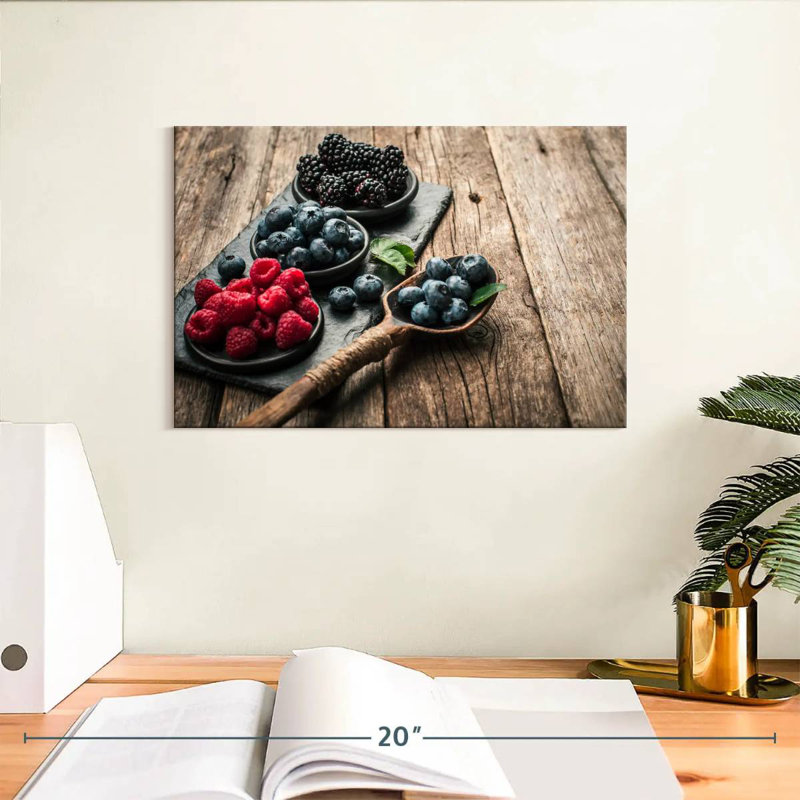 Yarlin Berry Platter, 8" H x 12" W