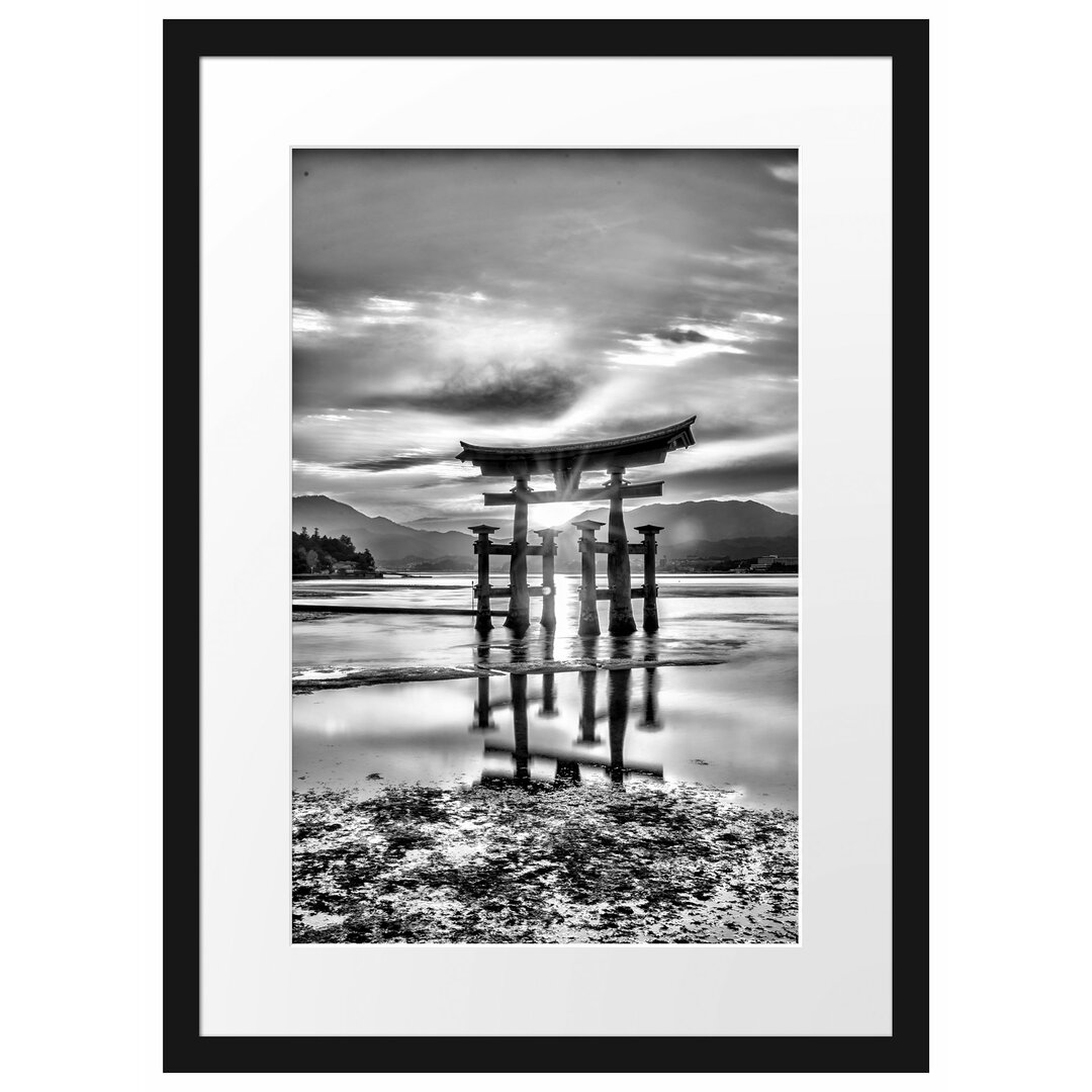 Gerahmtes Poster Torii Gate in Miyajima Japan