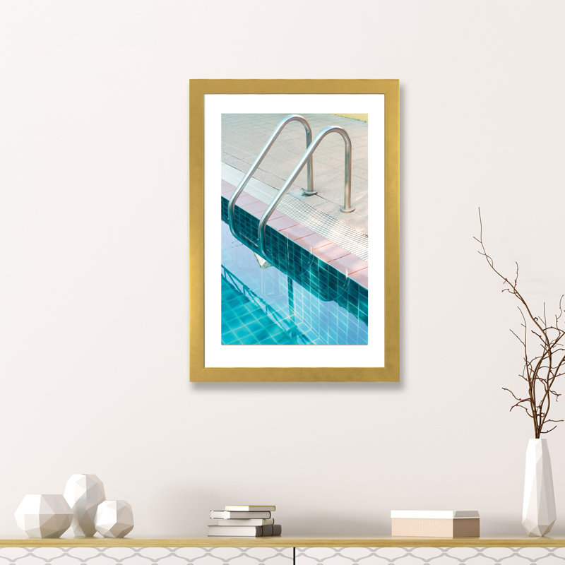 « rétro piscine piscine »-impression photo, Papier encadré doré, H 32 po x l 24 po x P 1 po