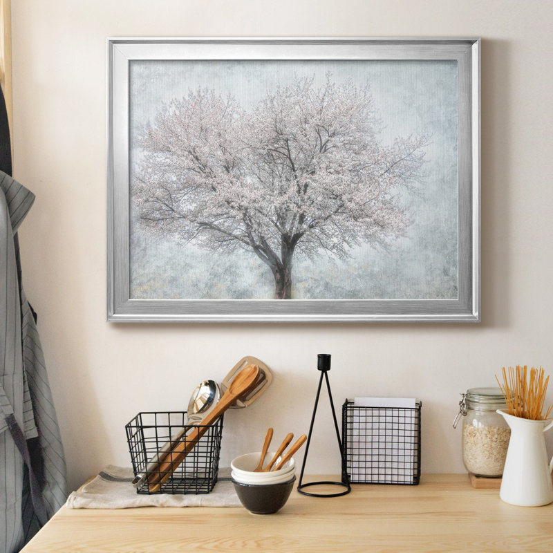 A Feel Of Spring II - cadre photo, Toile avec cadre argenté, H 18,5 po x l 24,5 po x P 1,5 po
