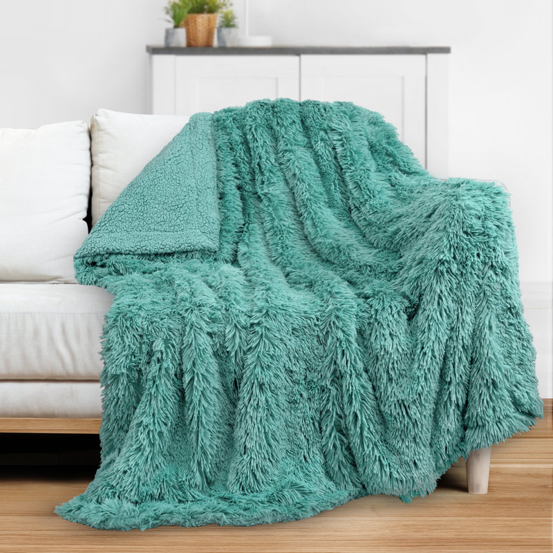 Pavilia Throw Blanket