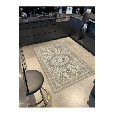Tapis crème lavable à la machine à motif floral traditionnel crème