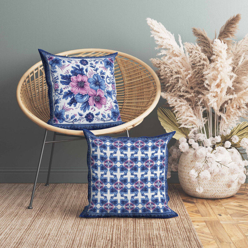 Oreiller en faux suède à motif de pervenche, Bleu / Rose, Carré 16 po