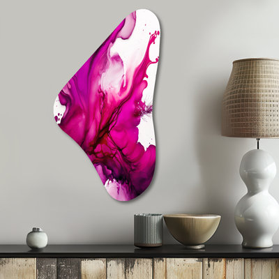 «Mystery antique in Viva magenta II», art mural asymétrique abstrait en forme de Boomerang