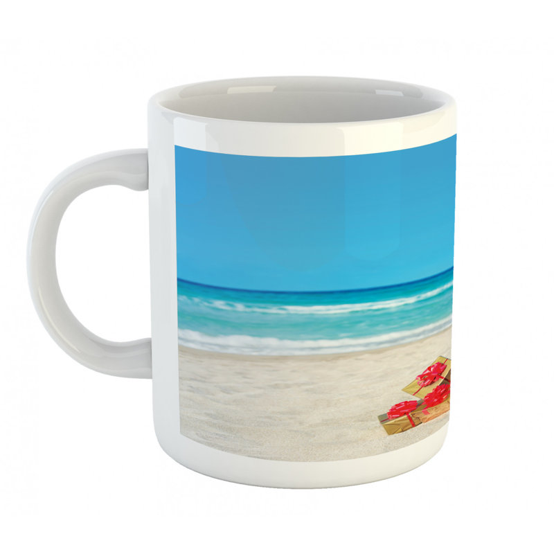 Peu d’arbre avec une grande tasse à café