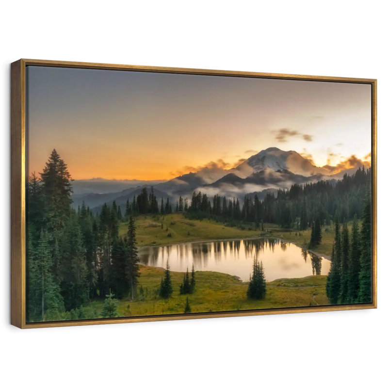 Coucher de soleil majestueux au mont Rainer, Cadre flottant doré, 13 po x 9 po