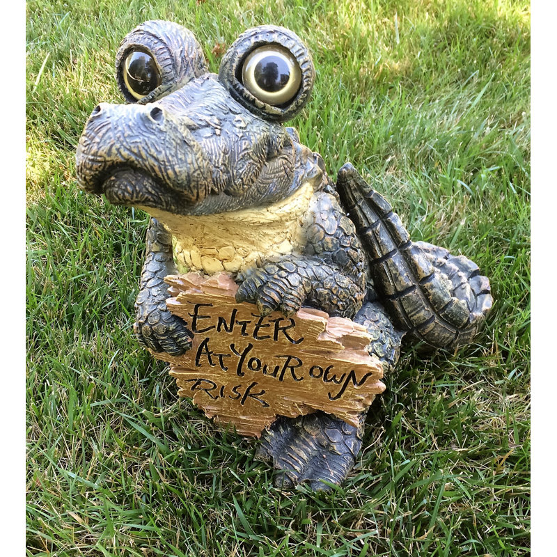 Statue fantaisiste «Welcome to Our Swamp» avec statue «Gator the Alligator Garden»