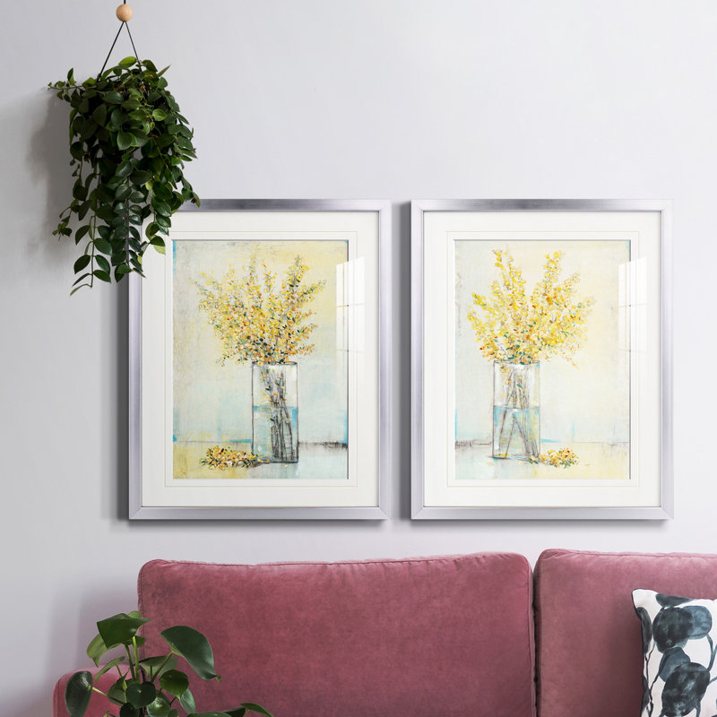 «Yellow Spray In Vase I», reproduction encadrée de qualité supérieure - prête à être accrochée