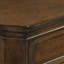 Table de chevet traditionnelle Maderne en bois à 3 tiroirs, noyer antique/brun