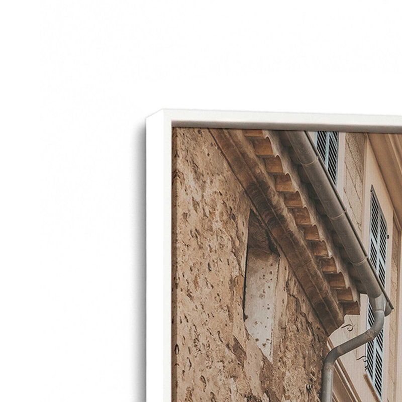 Impression sur toile Mountain Village Passage, Cadre flottant blanc opaque, H 18,75 po x l 12,75 po x P 1,75 po